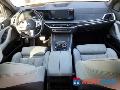 Zdjęcie 8 z 14 samochodu: 2025 BMW X5 XDRIVE50E VIN:5UX43EU04S9X77889 - miniatura