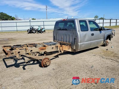 Trzecie zdjęcie samochodu z tyłu: 2000 CHEVROLET SILVERADO K2500 VIN:1GCGK29U3YE235534 - miniatura