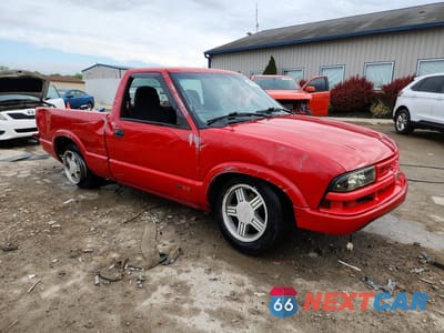 Czwarte zdjęcie samochodu z boku: 1999 CHEVROLET S TRUCK S10 VIN:1GCCS1445X8105283 - miniatura
