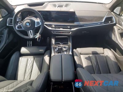 Zdjęcie 8 z 13 samochodu: 2026 BMW X7 M60I VIN:5UX33EM01T9075431 - miniatura