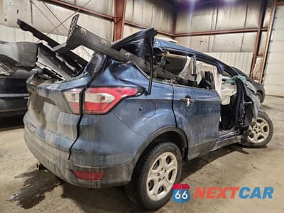 Trzecie zdjęcie samochodu z tyłu: 2018 FORD ESCAPE VIN:1FMCU0F73JUA79014 - miniatura
