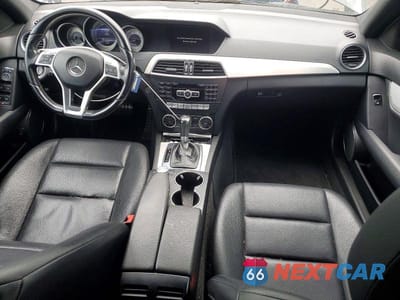 Zdjęcie 8 z 12 samochodu: 2013 MERCEDES-BENZ C 250 VIN:WDDGF4HB4DR242310 - miniatura