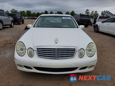 Piąte zdjęcie samochodu w środku: 2004 MERCEDES-BENZ E 500 VIN:WDBUF70J24A488643 - miniatura