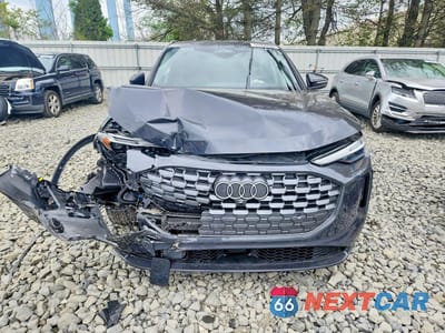 Piąte zdjęcie samochodu w środku: 2025 AUDI Q5 PRESTIGE VIN:WA13AAGU5S2013563 - miniatura
