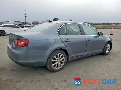 Trzecie zdjęcie samochodu z tyłu: 2010 VOLKSWAGEN JETTA SE VIN:3VWRZ7AJ5AM035092 - miniatura