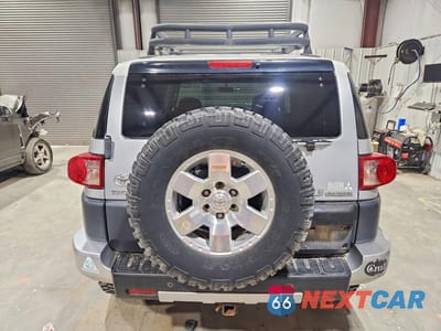 Zdjęcie 6 z 13 samochodu: 2007 TOYOTA FJ CRUISER BASE VIN:JTEBU11F570086448 - miniatura