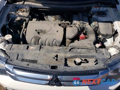 Zdjęcie 12 z 13 samochodu: 2015 MITSUBISHI OUTLANDER ES VIN:JA4AD2A36FZ603465 - miniatura