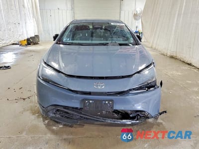Piąte zdjęcie samochodu w środku: 2025 TOYOTA PRIUS LE VIN:JTDACAAU9S3060783 - miniatura