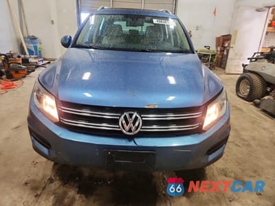 Piąte zdjęcie samochodu w środku: 2017 VOLKSWAGEN TIGUAN WOLFSBURG VIN:WVGRV7AX8HK025608 - miniatura