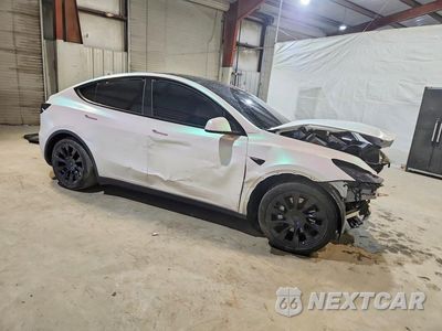Czwarte zdjęcie samochodu z boku: 2023 TESLA MODEL Y VIN:7SAYGAEE1PF976683 - miniatura