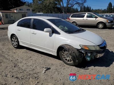 Czwarte zdjęcie samochodu z boku: 2010 HONDA CIVIC LX VIN:2HGFA1F55AH572681 - miniatura