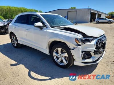 Czwarte zdjęcie samochodu z boku: 2021 AUDI Q3 PREMIUM 40 VIN:WA1AUCF32M1090418 - miniatura