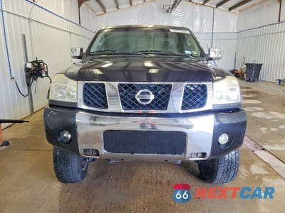 Piąte zdjęcie samochodu w środku: 2004 NISSAN TITAN XE VIN:1N6AA06B14N503102 - miniatura