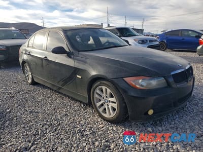 Czwarte zdjęcie samochodu z boku: 2006 BMW 325 I VIN:WBAVB13516KX38221 - miniatura
