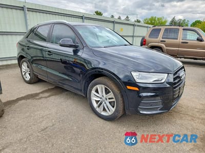 Czwarte zdjęcie samochodu z boku: 2017 AUDI Q3 PREMIUM VIN:WA1BCCFS0HR011821 - miniatura