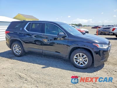 Czwarte zdjęcie samochodu z boku: 2019 CHEVROLET TRAVERSE LS VIN:1GNEVFKW4KJ157367 - miniatura