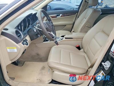 Zdjęcie 7 z 12 samochodu: 2014 MERCEDES-BENZ C 250 VIN:WDDGF4HB4ER313510 - miniatura