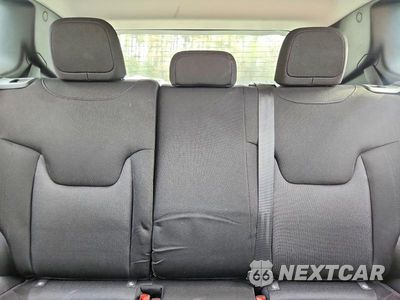 Zdjęcie 10 z 14 samochodu: 2022 JEEP RENEGADE SPORT VIN:ZACNJDA14NPN51452 - miniatura