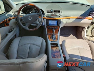 Zdjęcie 8 z 12 samochodu: 2007 MERCEDES-BENZ E 550 VIN:WDBUF72X97B019503 - miniatura