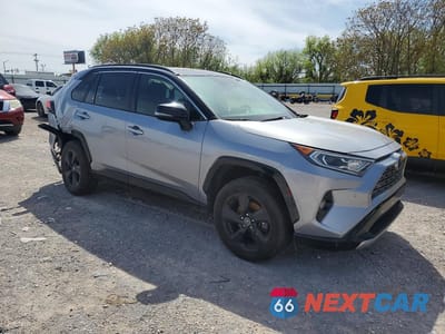 Czwarte zdjęcie samochodu z boku: 2019 TOYOTA RAV4 HYBRID XSE VIN:JTMEWRFV8KD512242 - miniatura
