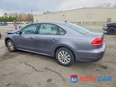 Drugie zdjęcie samochodu z przodu: 2012 VOLKSWAGEN PASSAT S VIN:1VWAH7A35CC085058 - miniatura