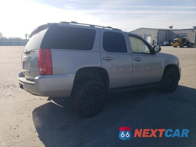 Trzecie zdjęcie samochodu z tyłu: 2008 GMC YUKON VIN:1GKFK13098J111792 - miniatura