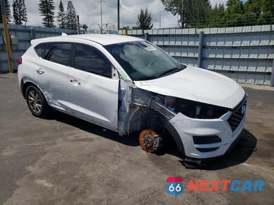 Czwarte zdjęcie samochodu z boku: 2021 HYUNDAI TUCSON SE VIN:KM8J23A48MU376702 - miniatura