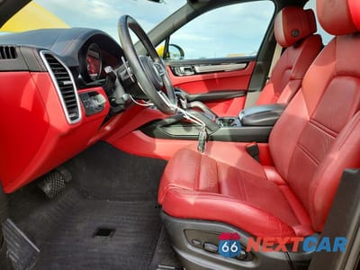 Zdjęcie 7 z 14 samochodu: 2023 PORSCHE CAYENNE BASE VIN:WP1AA2AY9PDA04647 - miniatura