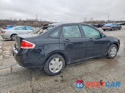 Trzecie zdjęcie samochodu z tyłu: 2010 FORD FOCUS S VIN:1FAHP3EN7AW176407 - miniatura
