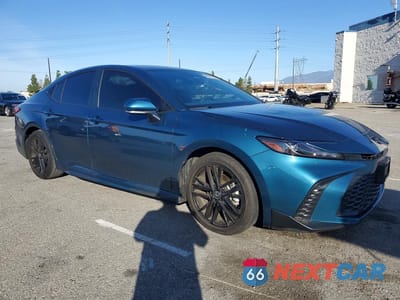 Czwarte zdjęcie samochodu z boku: 2025 TOYOTA CAMRY SE VIN:4T1DAACKXSU083266 - miniatura