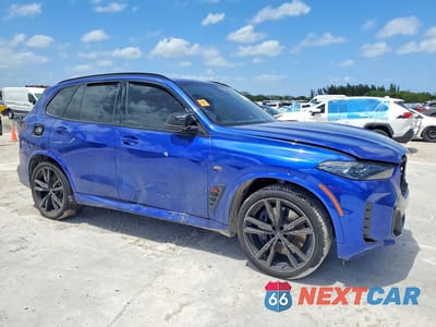 Czwarte zdjęcie samochodu z boku: 2024 BMW X5 M60I VIN:5UX33EU04R9S95624 - miniatura
