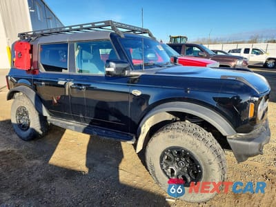 Czwarte zdjęcie samochodu z boku: 2021 FORD BRONCO BASE VIN:1FMEE5DP7MLA80974 - miniatura