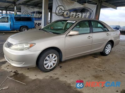 2005 TOYOTA CAMRY LE 4T1BE32K75U393162 - główne zdjęcie licytacji z USA - miniatura