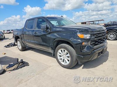 Czwarte zdjęcie samochodu z boku: 2025 CHEVROLET SILVERADO C1500 CUSTOM VIN:3GCPABEK0SG370820 - miniatura