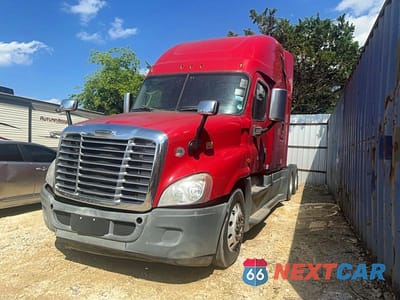 Drugie zdjęcie samochodu z przodu: 2017 FREIGHTLINER CASCADIA TRUCKS SEMI TRUCK VIN:3AKJGLDR2HSHF4212 - miniatura