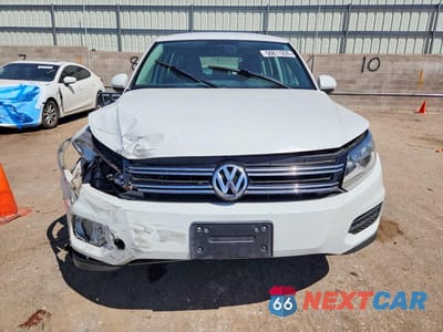 Piąte zdjęcie samochodu w środku: 2014 VOLKSWAGEN TIGUAN S VIN:WVGAV3AX5EW562303 - miniatura