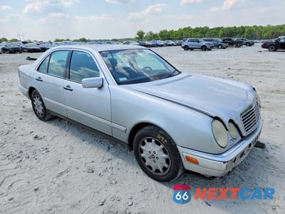 Czwarte zdjęcie samochodu z boku: 1998 MERCEDES-BENZ E 320 VIN:WDBJF65F9WA585469 - miniatura