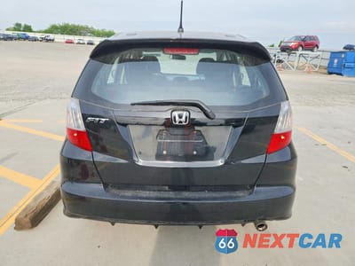 Zdjęcie 6 z 12 samochodu: 2013 HONDA FIT SPORT VIN:JHMGE8G54DC049074 - miniatura