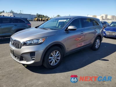 2019 KIA SORENTO LX 5XYPG4A39KG557237 - główne zdjęcie licytacji z USA - miniatura