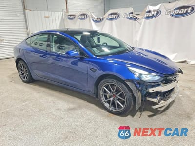 Czwarte zdjęcie samochodu z boku: 2022 TESLA MODEL 3 VIN:5YJ3E1EB0NF290831 - miniatura