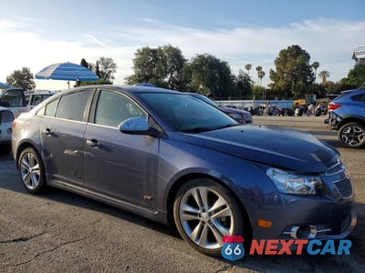 Czwarte zdjęcie samochodu z boku: 2014 CHEVROLET CRUZE LTZ VIN:1G1PG5SBXE7257714 - miniatura