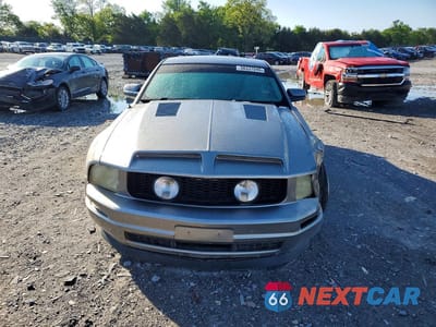 Piąte zdjęcie samochodu w środku: 2008 FORD MUSTANG VIN:1ZVHT80N285191081 - miniatura