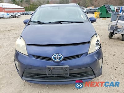 Piąte zdjęcie samochodu w środku: 2013 TOYOTA PRIUS C FOUR VIN:JTDKN3DUXD0355031 - miniatura