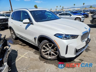 Czwarte zdjęcie samochodu z boku: 2026 BMW X5 XDRIVE40I VIN:5UX23EU0XT9108311 - miniatura