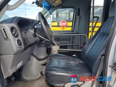 Zdjęcie 7 z 13 samochodu: 2011 FORD E450 SHUTTLE BUS VIN:1FDXE4FS5BDB34834 - miniatura