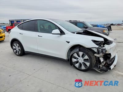 Czwarte zdjęcie samochodu z boku: 2023 TESLA MODEL Y VIN:7SAYGDEE3PF813017 - miniatura