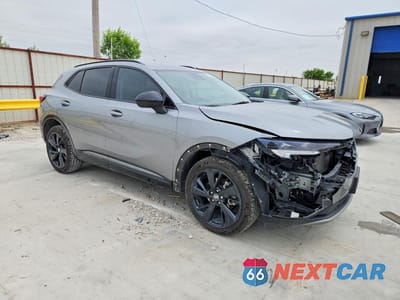 Czwarte zdjęcie samochodu z boku: 2023 BUICK ENVISION ESSENCE VIN:LRBFZNR4XPD018414 - miniatura