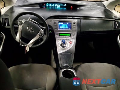 Zdjęcie 8 z 13 samochodu: 2013 TOYOTA PRIUS TWO VIN:JTDKN3DU1D5683540 - miniatura