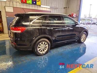 Trzecie zdjęcie samochodu z tyłu: 2017 KIA SORENTO LX V6 VIN:5XYPGDA54HG210473 - miniatura