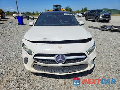 Piąte zdjęcie samochodu w środku: 2019 MERCEDES-BENZ A 220 VIN:WDD3G4EB1KW001447 - miniatura